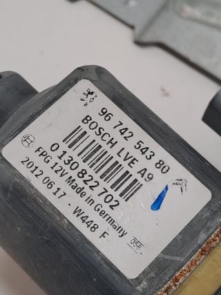 ELEVALUNAS DELANTERO DERECHO PEUGEOT 208 (5)