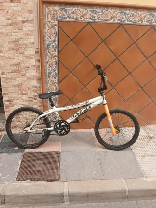 Bicicleta BMX Race & Street