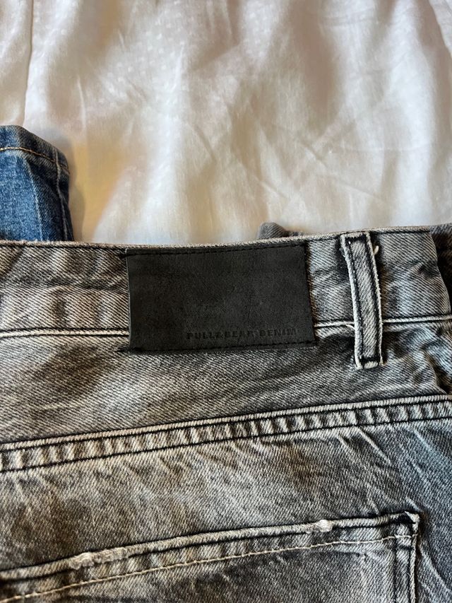 Jeans rasgados azules y grises