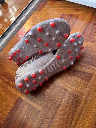 Zapatillas Fútbol Blancas y Rojas