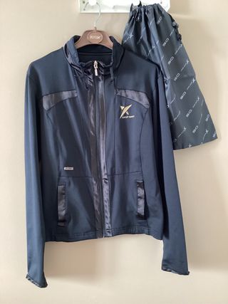 Chaqueta deportiva y bolsa Drop Shot negra
