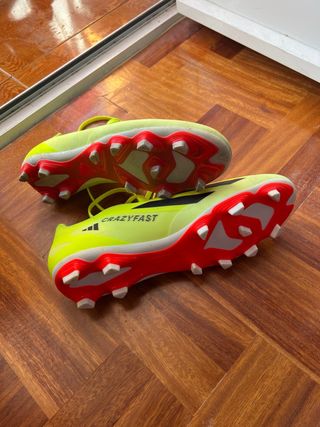 Zapatillas de fútbol amarillas y negras