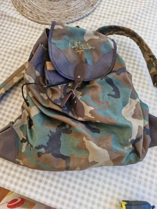 Mochila Outfitters camuflaje interior impermeable