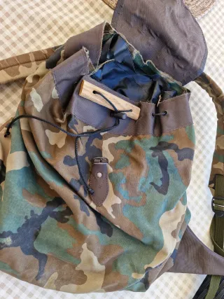 Mochila Outfitters camuflaje interior impermeable