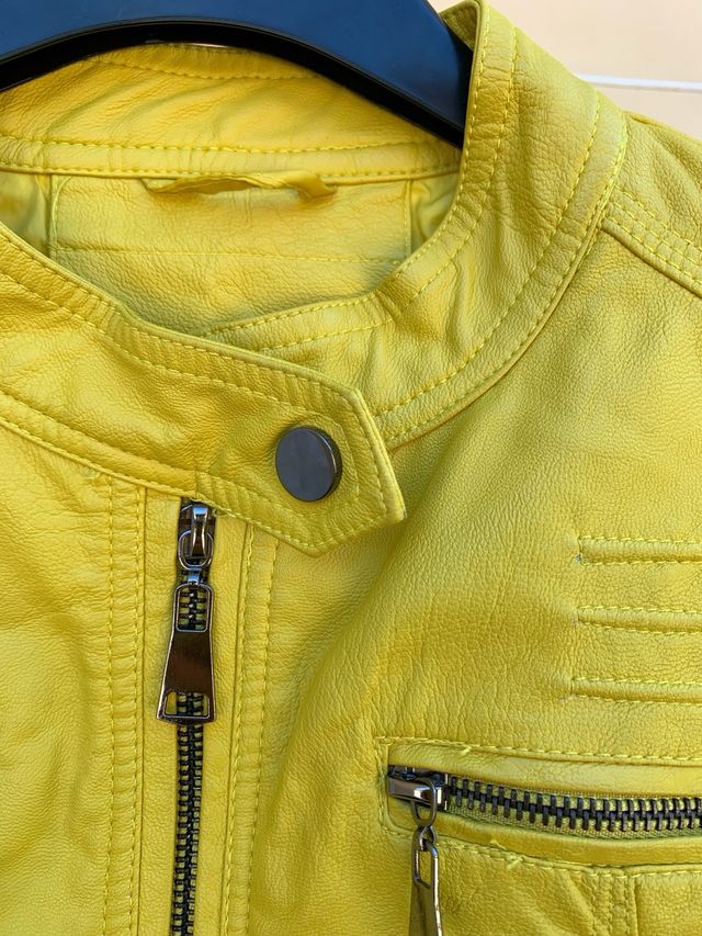 Giubbotto ecopelle giallo senape