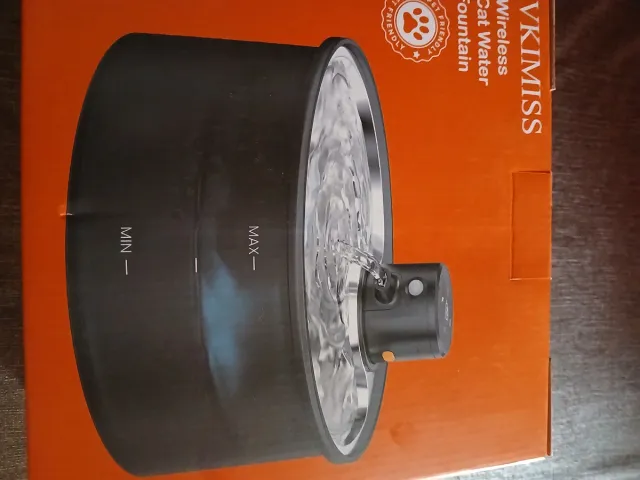 Fuente agua gato VKIMISS inalámbrica.Cuesta 40€.
