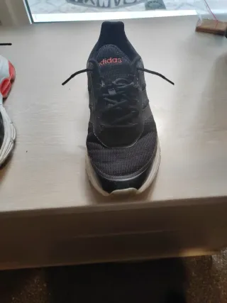 Zapatillas Adidas Negras y Naranjas Talla 43