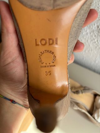 Tacones Gloria Ortiz Piel Serpiente Beige