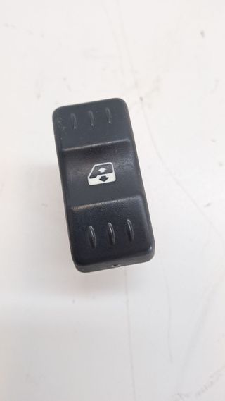 MANDO ELEVALUNAS DELANTERO DERECHO DACIA LOGAN
