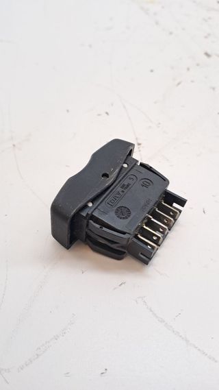 MANDO ELEVALUNAS DELANTERO DERECHO DACIA LOGAN