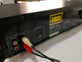 CD Yamaha CDX-660 RS.