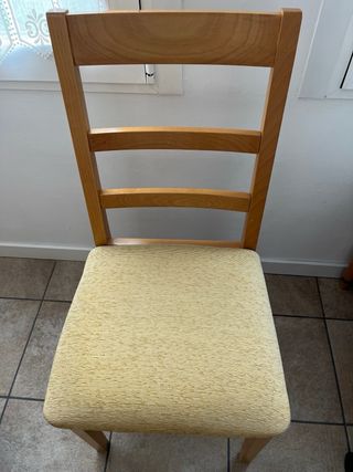 Mesa extensible madera clara + 4 sillas