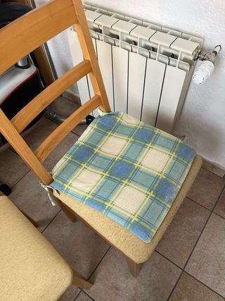 Mesa extensible madera clara + 4 sillas