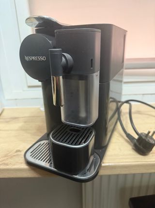Nespresso Lattissima One Máquina Café
