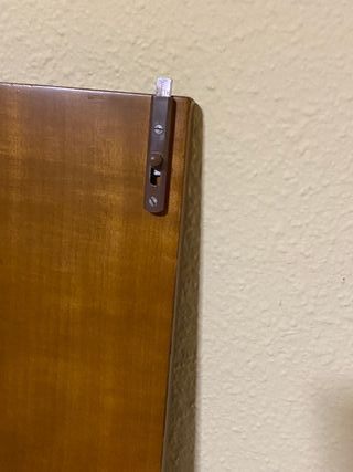 Puertas de madera pequeñas con tiradores