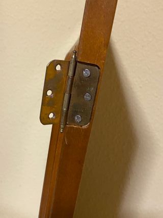 Puertas de madera pequeñas con tiradores