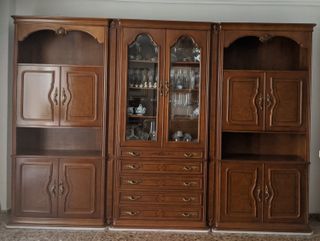 Puertas de madera pequeñas con tiradores