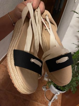 Zapatos cuña beige y negro talla 37