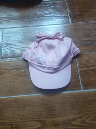 Gorra rosa bebé con lazo y flores 50 cm