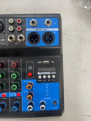 Mixer a 5 canali con processore di effetti 06