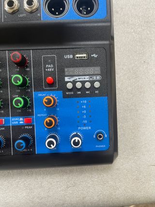 Mixer a 5 canali con processore di effetti 06