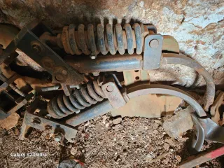 Arados de tractor usados con muelles 