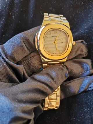 Reloj Dorado de Acero Inoxidable nuevo a estrenar 