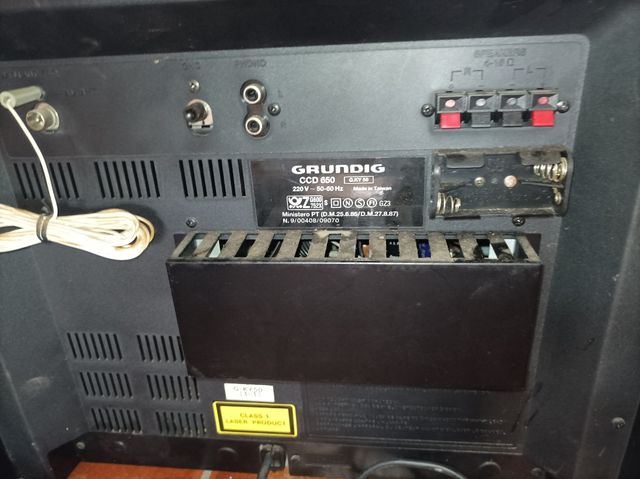 Mini cadena Grundig con radio y casete