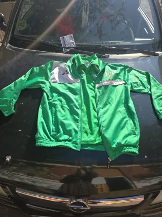 Chaqueta y camiseta verde de fútbol de gurutzeta B