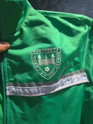 Chaqueta y camiseta verde de fútbol de gurutzeta B