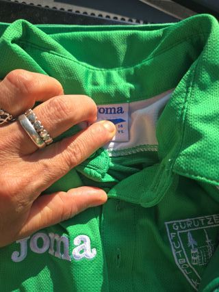 Chaqueta y camiseta verde de fútbol de gurutzeta B