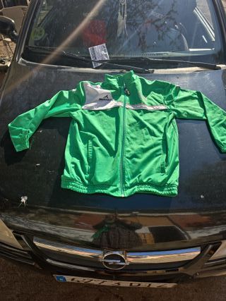 Chaqueta y camiseta verde de fútbol de gurutzeta B