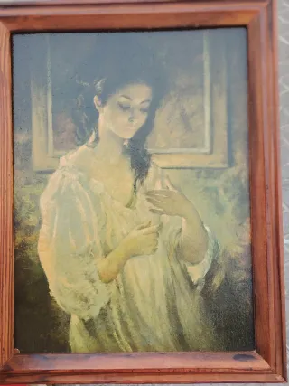 Cuadro de mujer con marco de madera