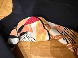 Neopreno corto Billabong estampado