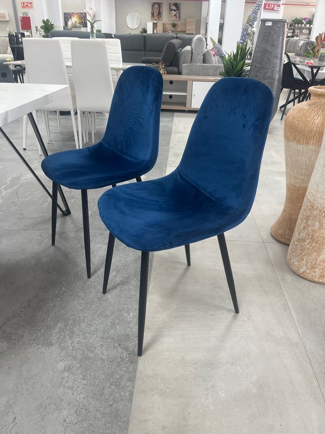 Sedie nordiche in velluto nero e blu