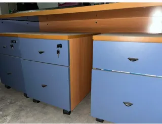 2 Mesas de despacho con cajoneras