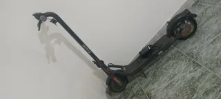 Patinete Navee como nuevo + cargador