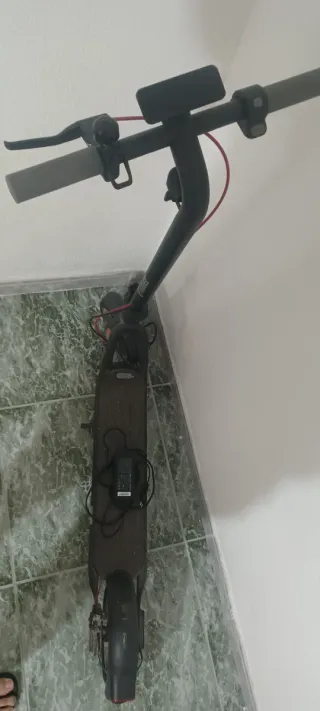Patinete Navee como nuevo + cargador