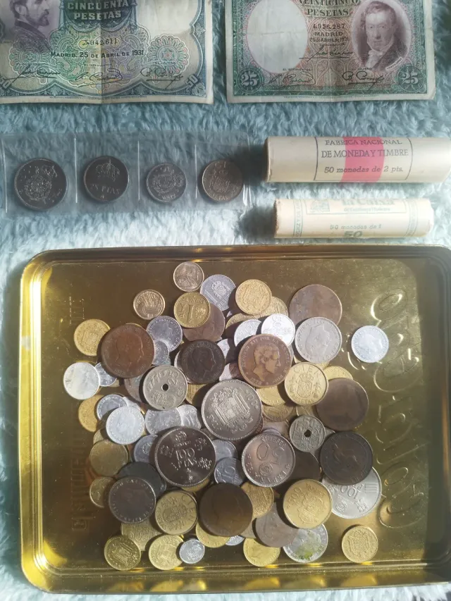 Lote monedas, billetes y otros coleccionables