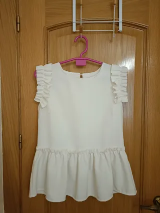 Blusa blanca con volantes