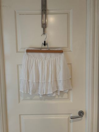 Falda Hollister blanca doble capa