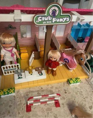 Juego con muñecas y accesorios