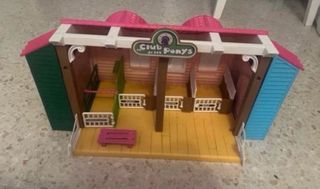 Juego con muñecas y accesorios