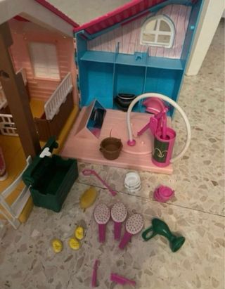 Juego con muñecas y accesorios