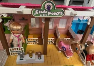 Juego con muñecas y accesorios