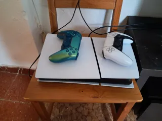PlayStation 5 con 2 mandos