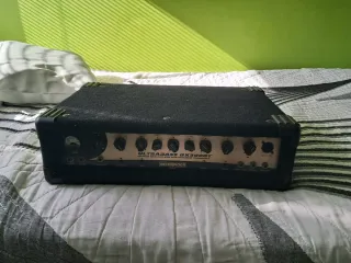 Amplificador Bajo Behringer Ultrabass 300 W