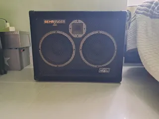Amplificador Bajo Behringer Ultrabass 300 W