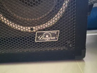 Amplificador Bajo Behringer Ultrabass 300 W