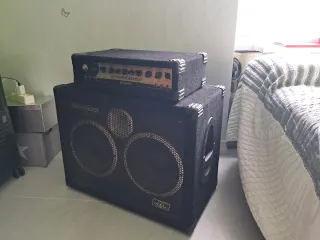 Amplificador Bajo Behringer Ultrabass 300 W